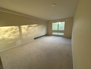 977 El Camino Real, Unit 303 in Burlingame, CA - Building Photo - Building Photo