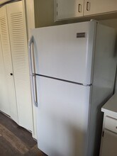 943 SE Mayo Dr in Crystal River, FL - Foto de edificio - Building Photo