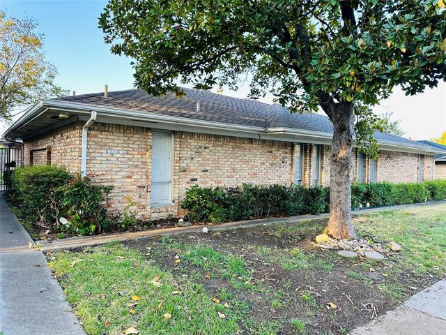 property at 3644 Stables Ln