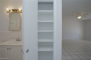 1193 S Alhambra Cir in Naples, FL - Building Photo