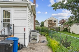 10 Cold Spring St in East Haven, CT - Building Photo - Building Photo