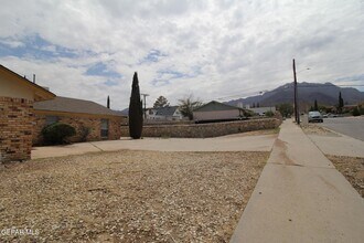 3406 Moonlight Ave, Unit B in El Paso, TX - Building Photo - Building Photo