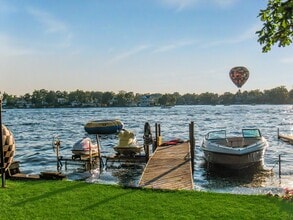 121 N North Shore Dr in Lake Orion, MI - Foto de edificio - Building Photo