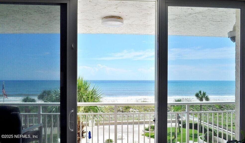 1601 Ocean Dr S, Unit 309 in Jacksonville Beach, FL - Building Photo