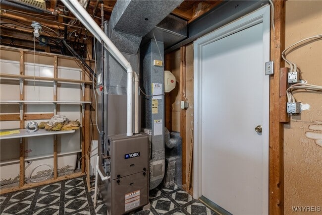 property at 39 Vermont Pl