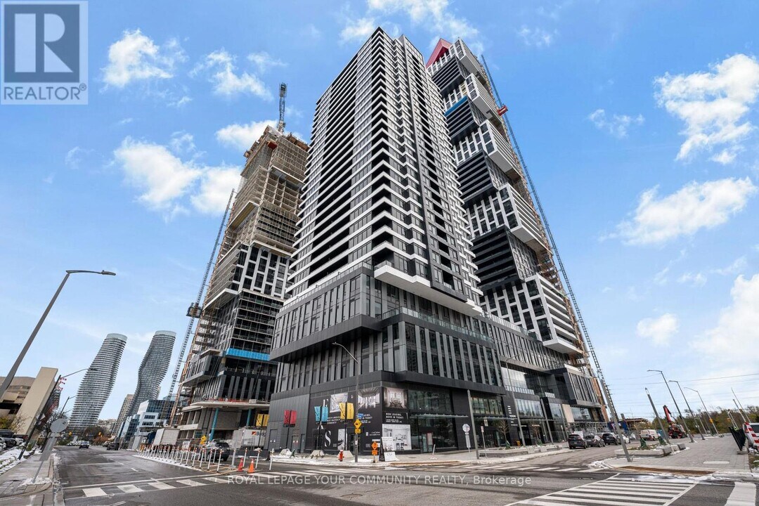 4015 The Exchange in Mississauga, ON - Building Photo