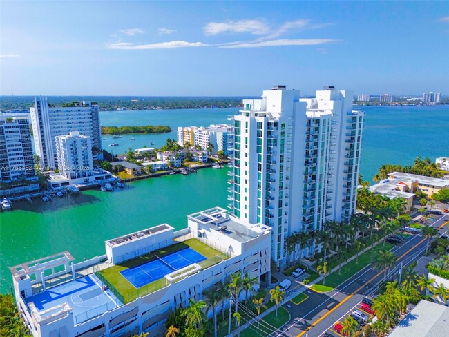 7930 East Dr in North Bay Village, FL - Building Photo - Building Photo