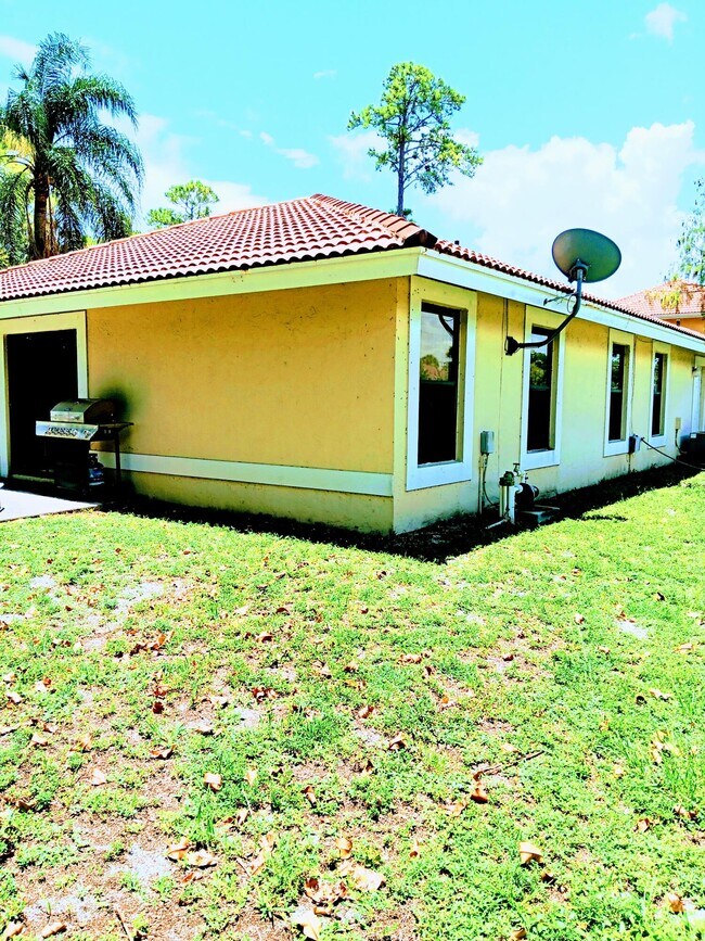 1050 Staghorn St in Wellington, FL - Building Photo - Building Photo