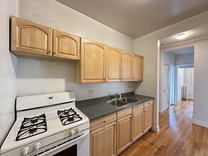 1946 W Montrose Ave in Chicago, IL - Building Photo - Building Photo