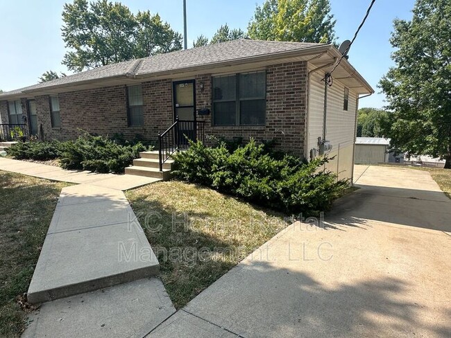 200 S Sterling Ave in Independence, MO - Foto de edificio - Building Photo