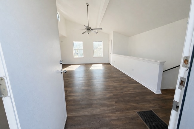 212 Lessin Ln in Austin, TX - Building Photo - Building Photo