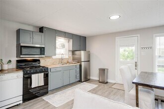 5000 Lynndale Dr in Austin, TX - Building Photo - Building Photo