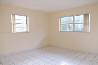 9962 SW 88th St in Miami, FL - Building Photo - Building Photo
