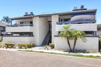 Park Terrace Apartments in Chino, CA - Foto de edificio - Building Photo