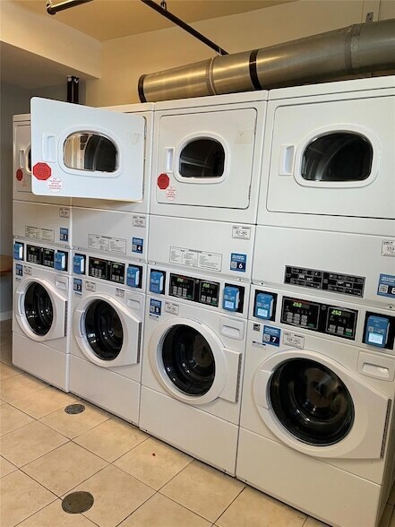 94 4th Ave, Unit 107 in Bay Shore, NY - Building Photo - Building Photo