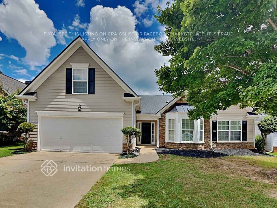 1044 Southwood Dr in Villa Rica, GA - Building Photo