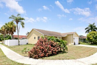 108 Greenbriar Dr in Jupiter, FL - Building Photo - Building Photo