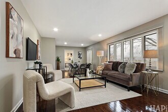 75 Carthage Ln in Hoffman Estates, IL - Building Photo - Building Photo