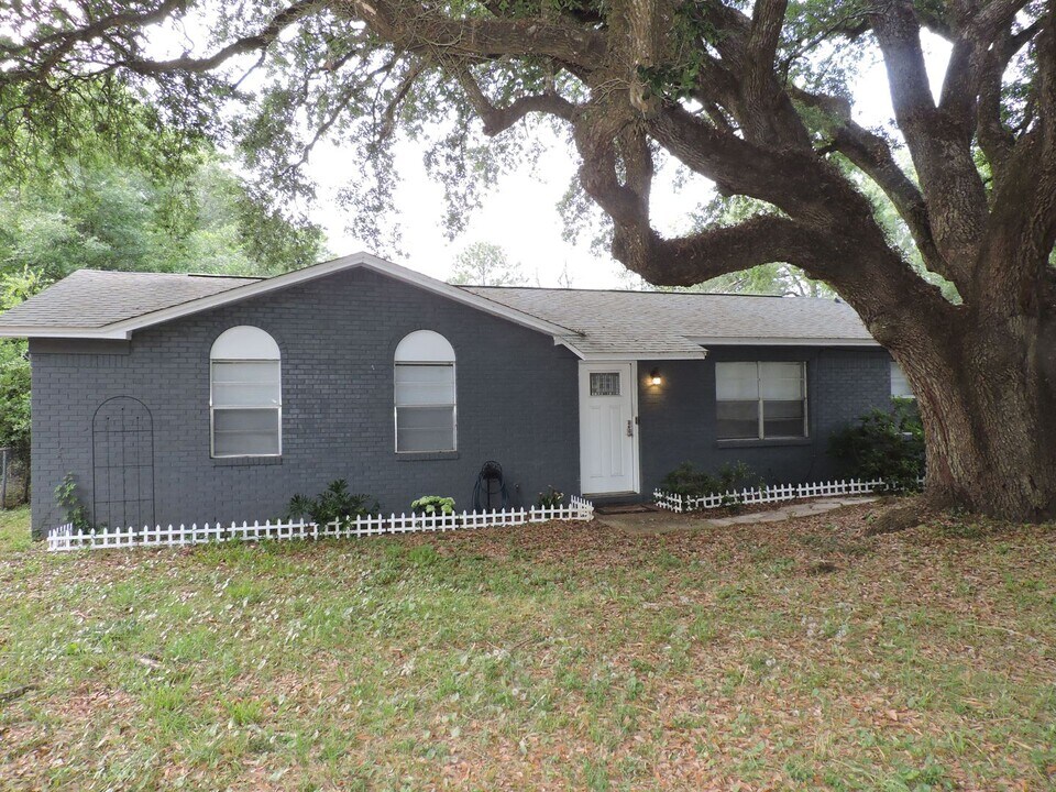 603 N Crow Rd in Pensacola, FL - Building Photo