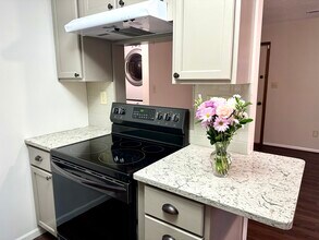 1121 New Jersey St in Lawrence, KS - Foto de edificio - Building Photo