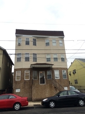 437 Elm St in Kearny, NJ - Building Photo