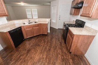 2436 W Werrington Way in Houston, TX - Building Photo - Building Photo