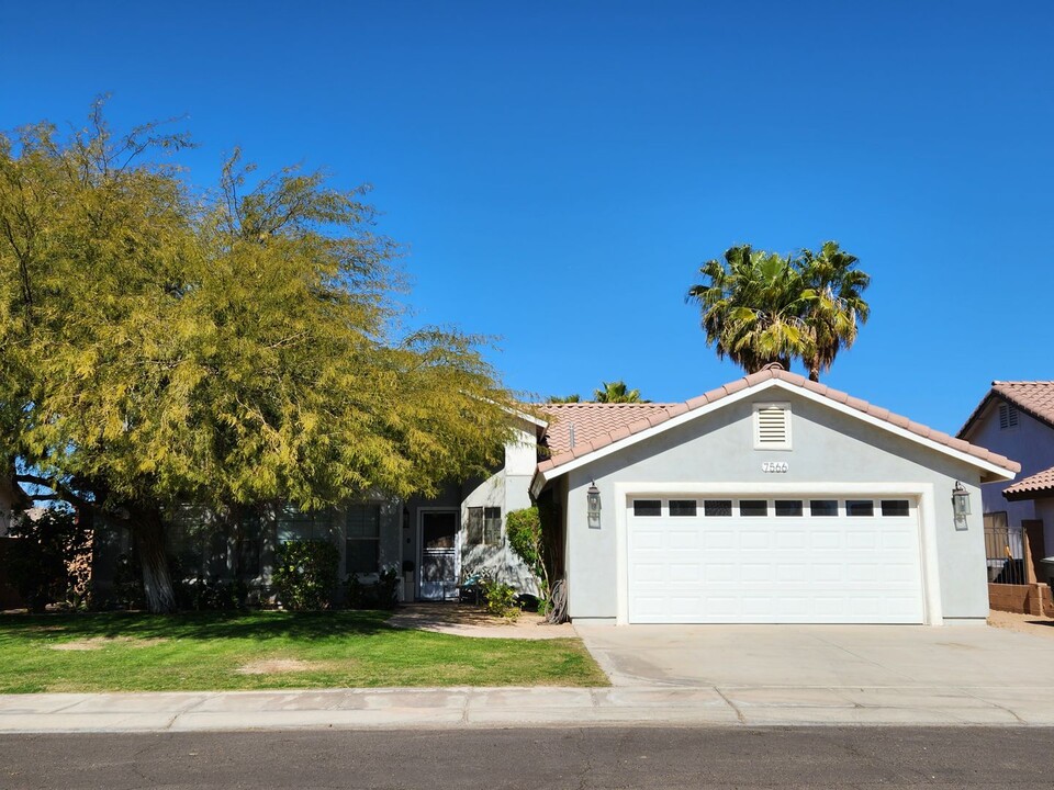 7566 E 25th Pl in Yuma, AZ - Building Photo