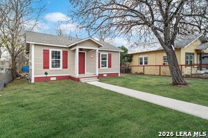 2619 E Houston St in San Antonio, TX - Building Photo