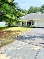 42 Patricia Ln in South Setauket, NY - Building Photo