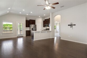 1008 Goldilocks Ln in Manchaca, TX - Building Photo - Building Photo