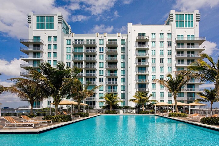 300 S Australian Ave in West Palm Beach, FL - Building Photo