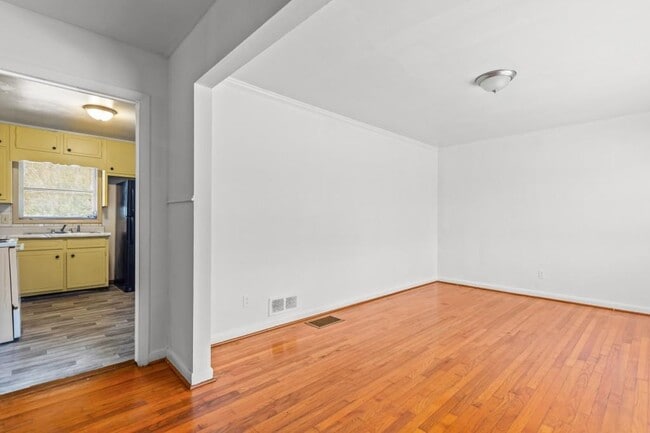 4010 Emerald Lake Dr in Decatur, GA - Building Photo - Building Photo