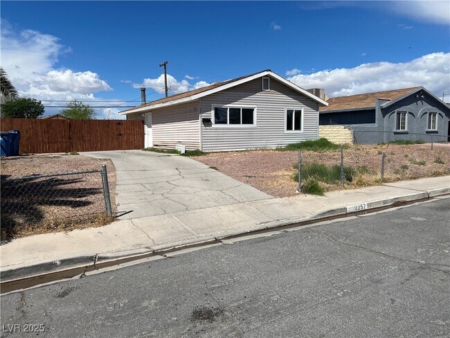2257 Colebrook St in Las Vegas, NV - Building Photo - Building Photo