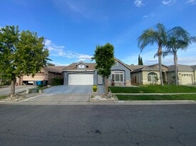 686 Anna Dr in Yuba City, CA - Building Photo
