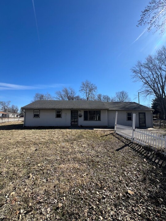 35 Bunn Dr in Springfield, IL - Building Photo