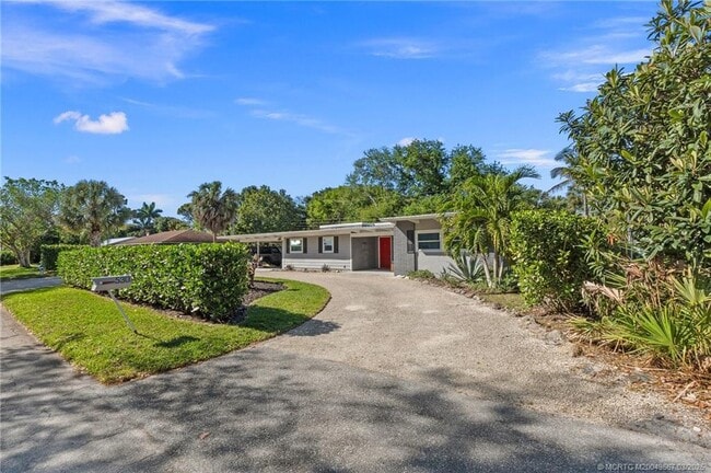 property at 530 S Manor Dr