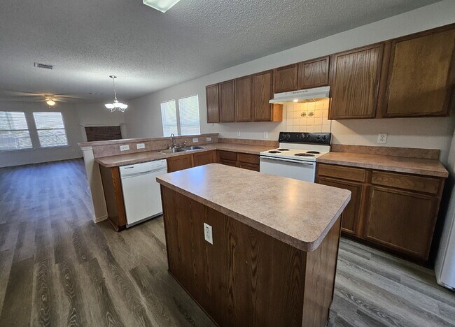 2841 McKenzie Ln in Lancaster, TX - Building Photo - Building Photo