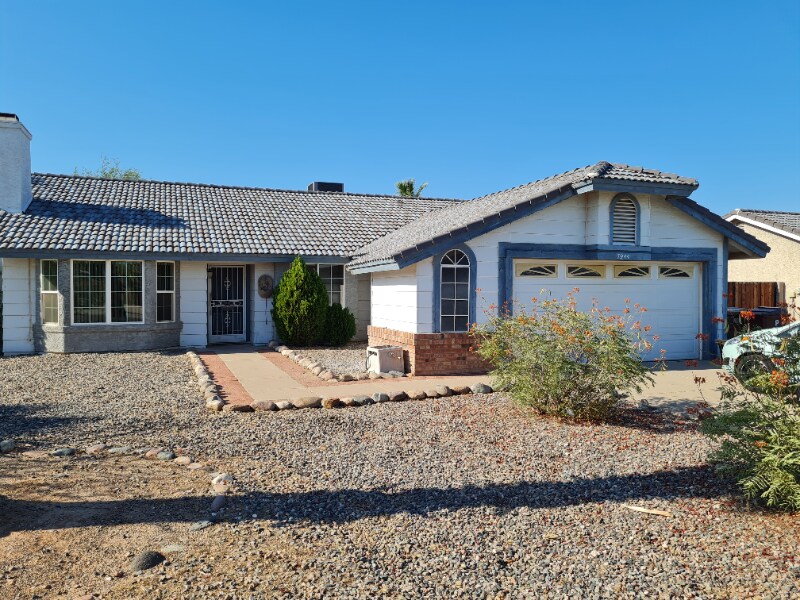 7944 W Charter Oak Rd in Peoria, AZ - Building Photo