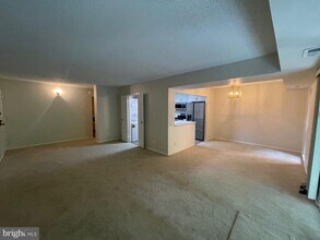 11837 Shire Ct in Reston, VA - Building Photo - Building Photo