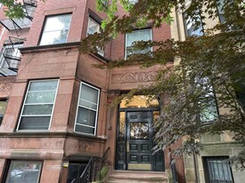 1071 Beacon St, Unit 4 in Brookline, MA - Foto de edificio - Building Photo