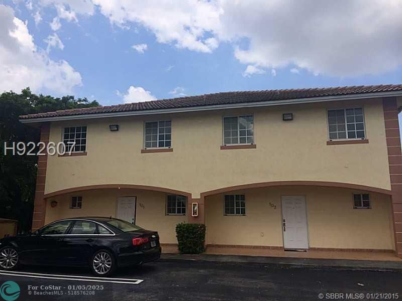 6759 NW 182nd St in Hialeah, FL - Building Photo