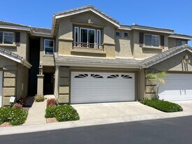 3636 Ruette de Ville in San Diego, CA - Building Photo