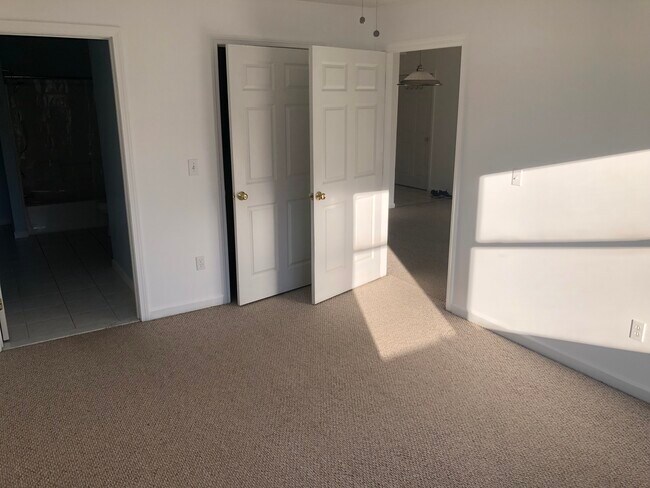 303 Lime Kiln Rd in South Burlington, VT - Building Photo - Building Photo