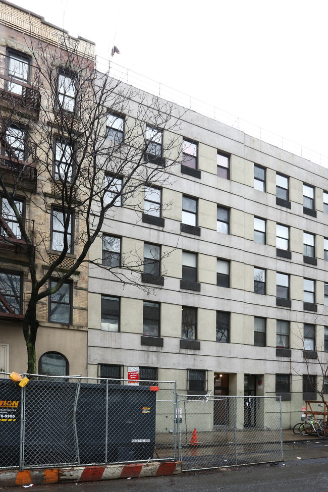 416-418 W 49th St in New York, NY - Building Photo - Building Photo