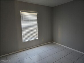 2660 Kings Lake Blvd in Naples, FL - Building Photo - Building Photo