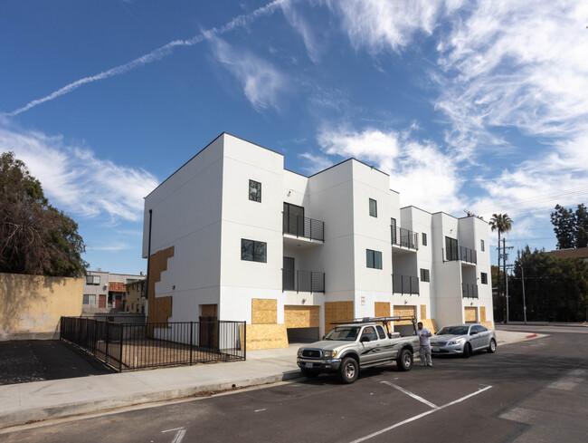 5901 N Whitsett Ave in North Hollywood, CA - Building Photo - Building Photo