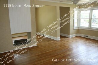 1115 N Main St in Hendersonville, NC - Building Photo - Building Photo
