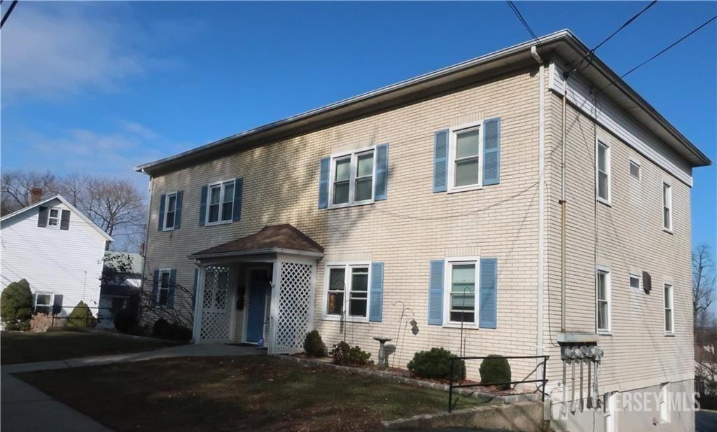 110 Deerfield Rd in Sayreville, NJ - Building Photo