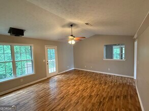 573 Elrod Ave in Jefferson, GA - Foto de edificio - Building Photo
