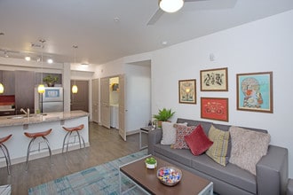 The District on Apache in Tempe, AZ - Foto de edificio - Interior Photo